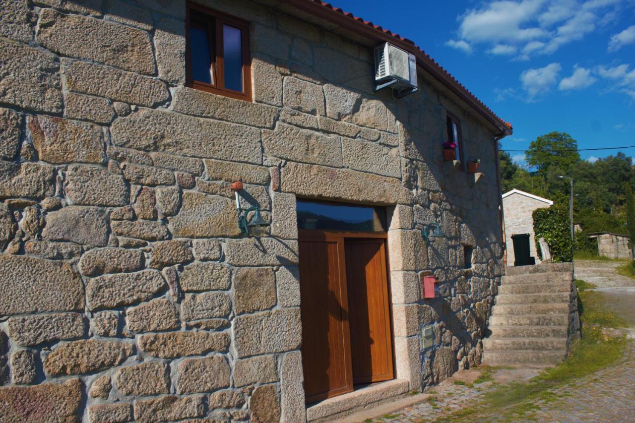 Гостевой дом Casa Da Cainha - Turismo Rural Мондин-ди-Башту Экстерьер фото